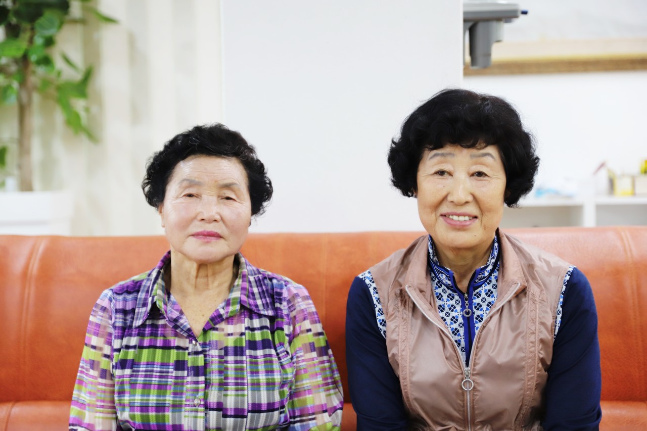 고성신양어촌계 김추삼 회장(왼쪽), 오순희 해녀(오른쪽)