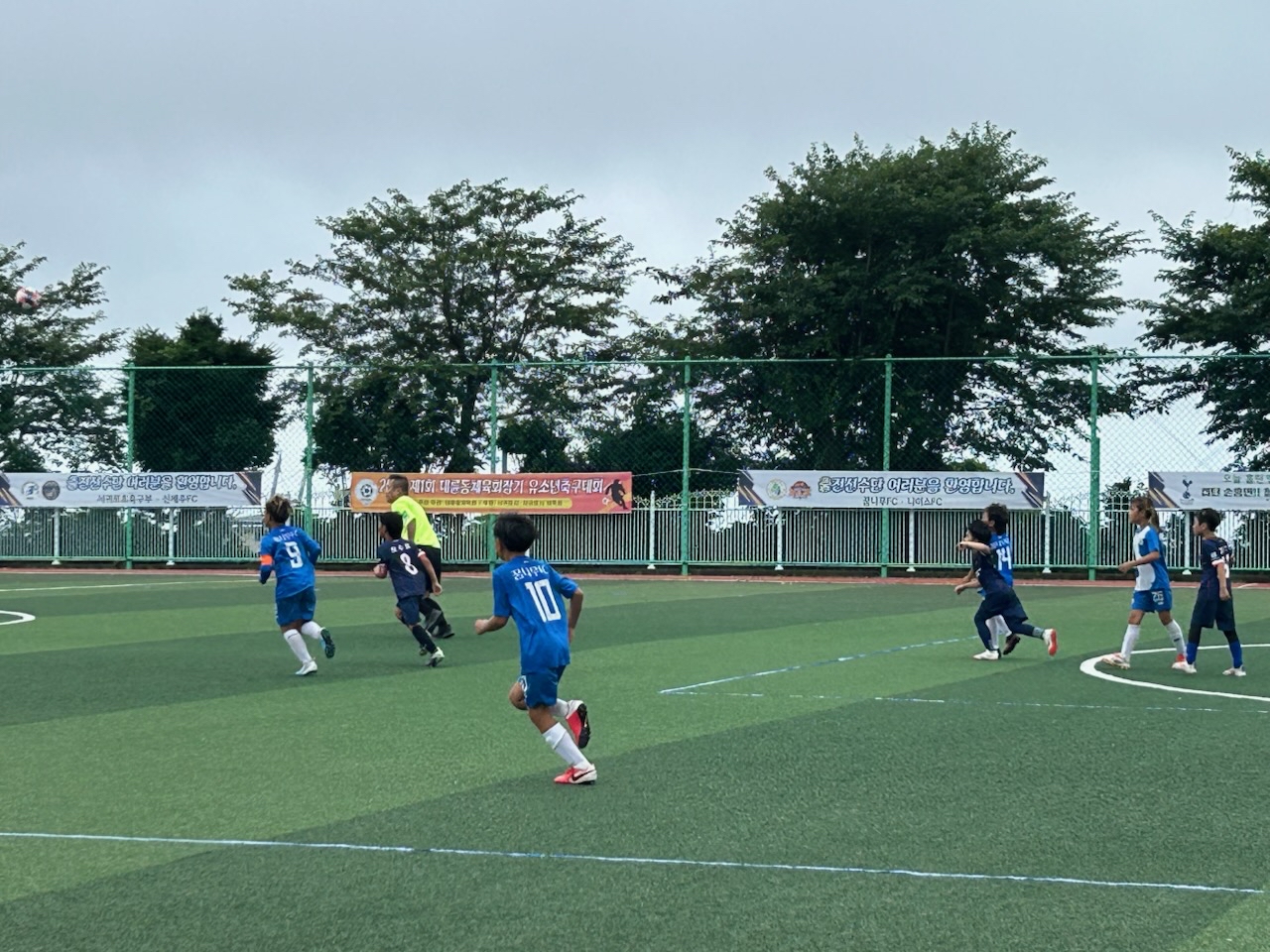 2025 제1회 대륜동체육회장기 유소년축구대회가 지난 19일 대신중학교와 서귀포초등학교 운동장에서 펼쳐졌다.