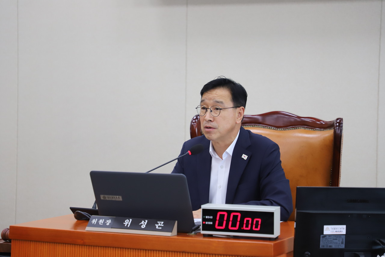 위성곤 국회의원(서귀포시‧더불어민주당)이 기후위기 관련 법률과 국가 예산을 심의하는 국회 기후위기특별위원회(이하 기후특위)의 위원장에 선임됐다.
