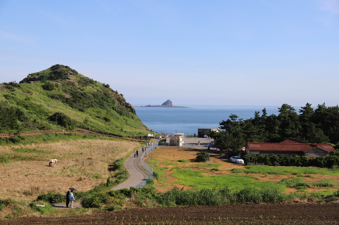 산방산에서 바라로 형제섬 모습.