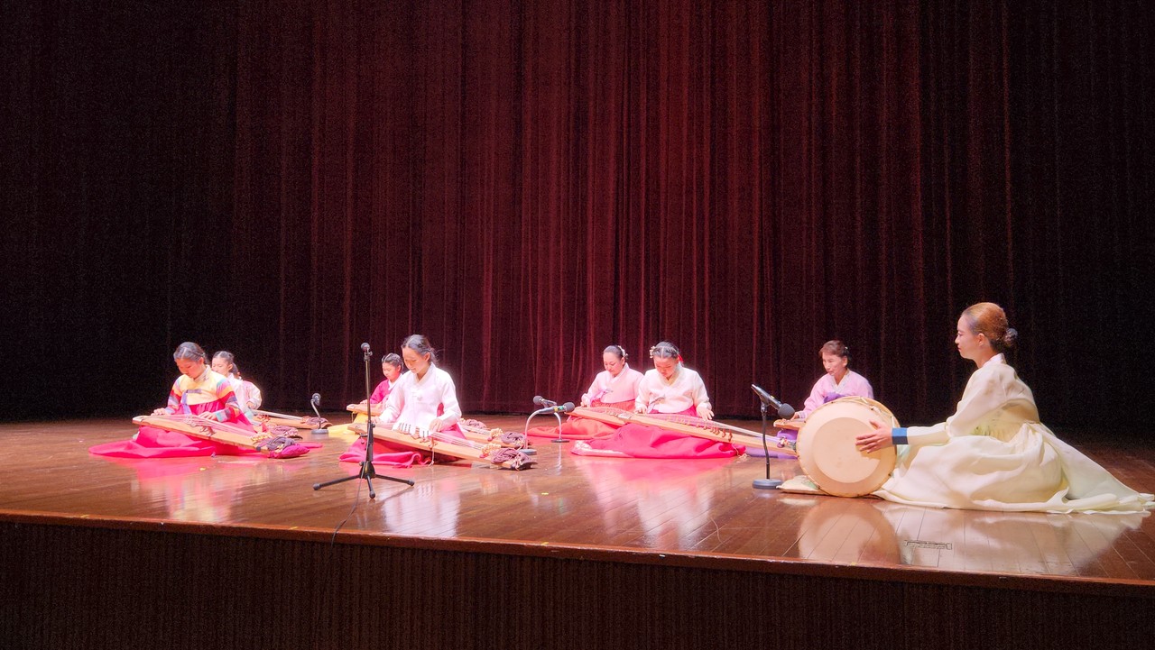 제7회 제주가야금연주단 정기연주회는 지난 2일 오후 7시 김정문화회관에서 ‘빛과 그림자 사이의 선율’을 주제로 모든 연령이 관람 가능한 무료 공연으로 열렸다.