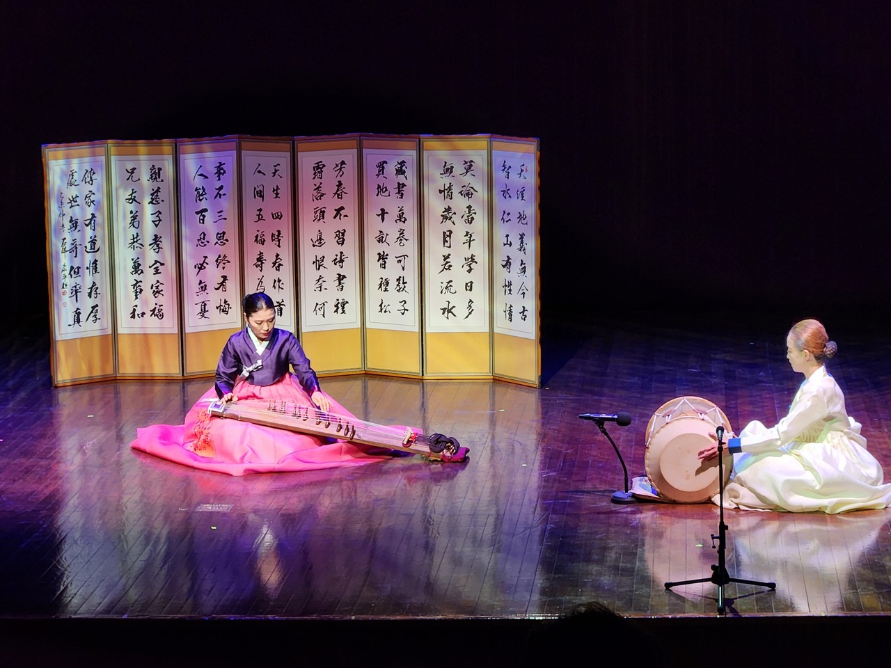 제7회 제주가야금연주단 정기연주회는 지난 2일 오후 7시 김정문화회관에서 ‘빛과 그림자 사이의 선율’을 주제로 모든 연령이 관람 가능한 무료 공연으로 열렸다.