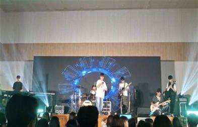 공연에 참여하는 김상현씨밴드