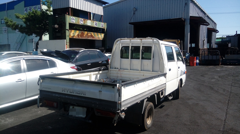 폐차 대기중인 노후 경유트럭