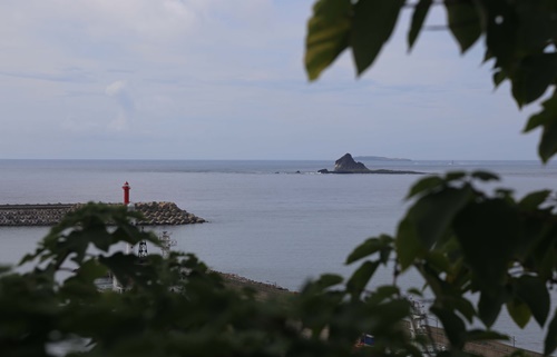 정상부에서 보이는 바다 풍경