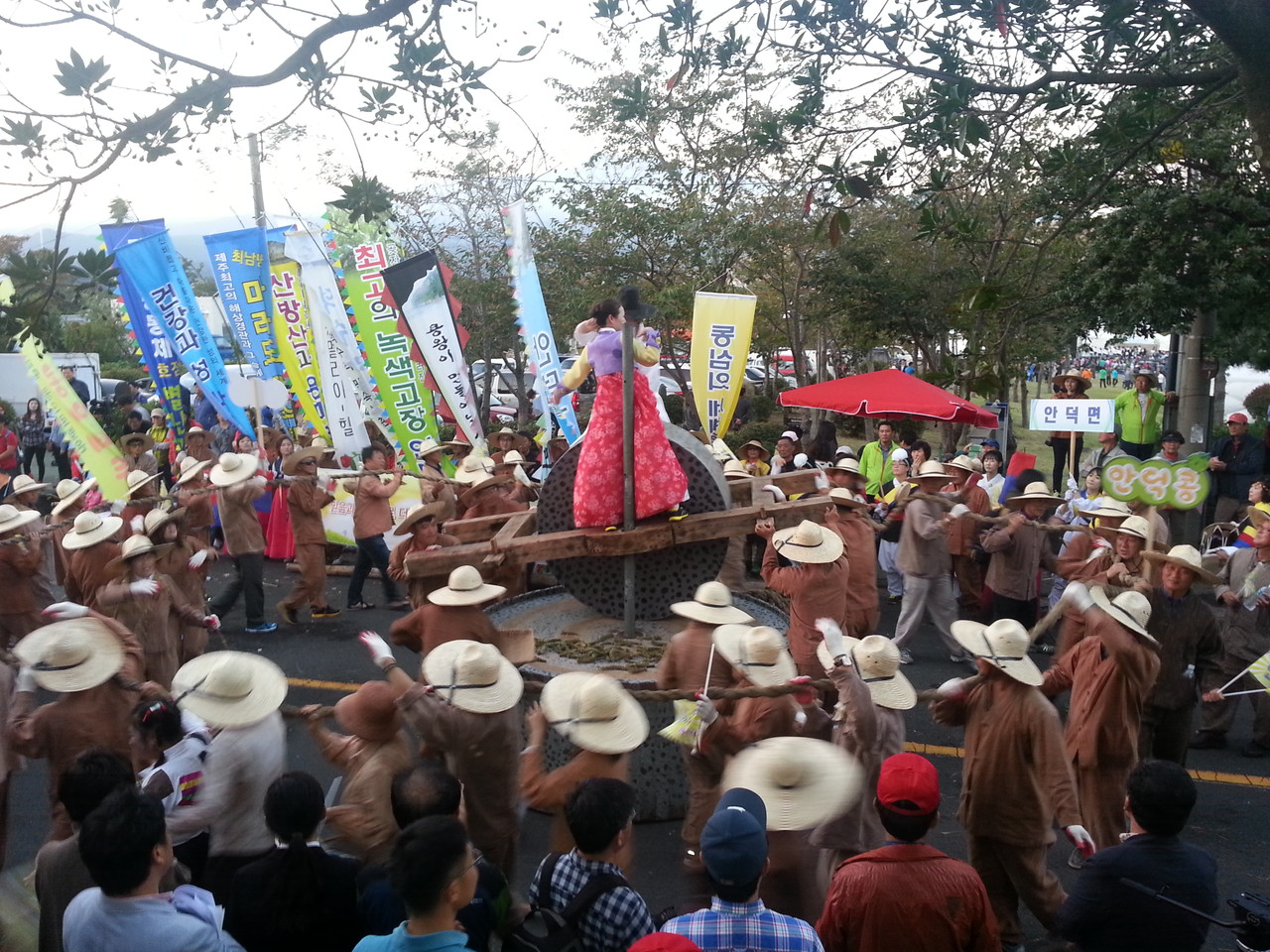 칠십리축제 거리 퍼레이드 모습 