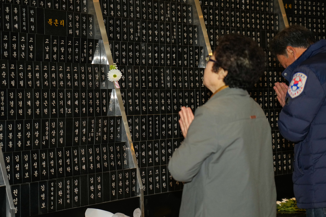 제주 4.3 당시 억울한 누명을 썼던 희생자와 생존자 등이 직권재심을 통해 무죄를 선고 받는 등  명예회복이 이뤄지고 있다. 유족에게도 보상금이 지급되면서 한 많은 세월을 조금이나마 위로하고 있다. 제주도는 4.3의 원전한 해결을 위해 행정 지원 등을 강화하고 있다. 자료사진